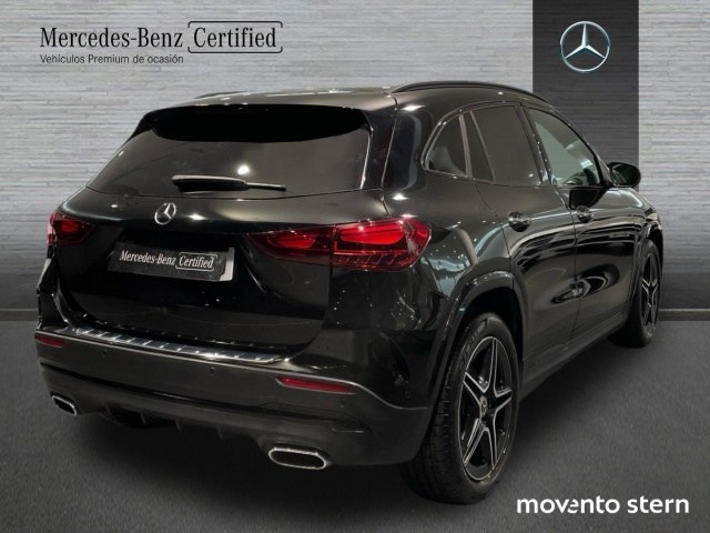 Mercedes-Benz GLA 200 D - 2
