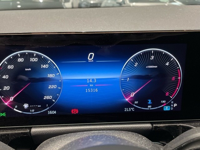 Mercedes-Benz GLA 200 D - 13