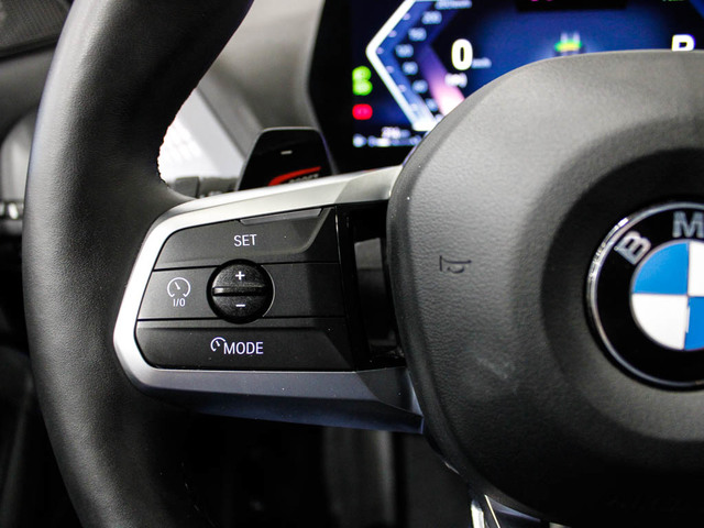 BMW Serie 1 120i color Negro. Año 2024. 125KW(170CV). Gasolina. En concesionario Barcelona Premium -- GRAN VIA de Barcelona