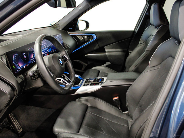 BMW X3 xDrive20d color Azul. Año 2024. 145KW(197CV). Diésel. En concesionario Barcelona Premium -- GRAN VIA de Barcelona