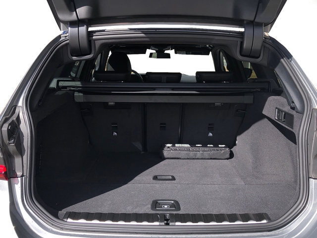 BMW Serie 3 318d Touring color Gris. Año 2025. 110KW(150CV). Diésel. En concesionario Vehinter Getafe de Madrid