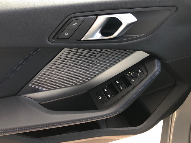 BMW Serie 2 218d Gran Coupe color Gris. Año 2025. 110KW(150CV). Diésel. En concesionario Vehinter Getafe de Madrid