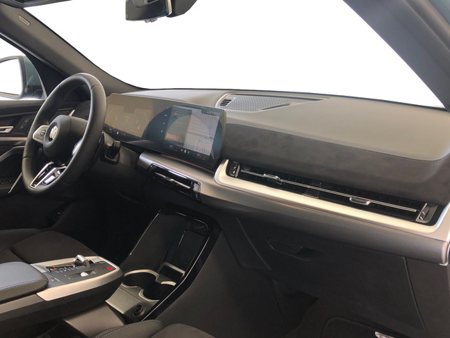 BMW X2 sDrive20i color Verde. Año 2025. 125KW(170CV). Gasolina. En concesionario Vehinter Getafe de Madrid