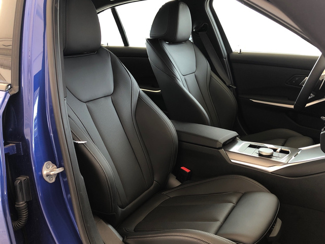 BMW Serie 3 320d color Azul. Año 2025. 140KW(190CV). Diésel. En concesionario Vehinter Getafe de Madrid