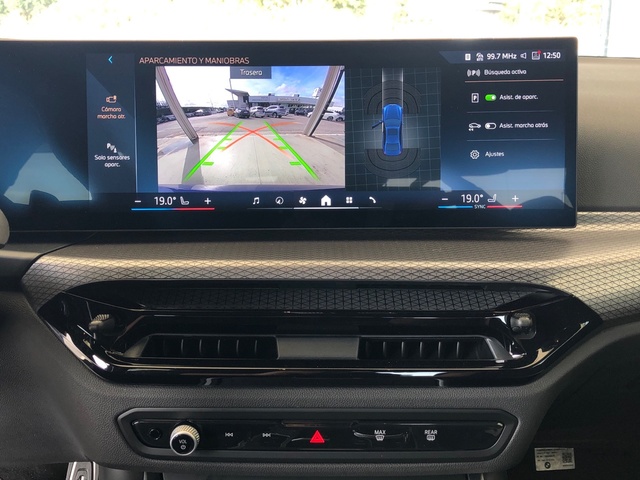 BMW Serie 3 320d color Azul. Año 2025. 140KW(190CV). Diésel. En concesionario Vehinter Getafe de Madrid