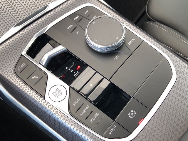 BMW Serie 3 320d color Azul. Año 2025. 140KW(190CV). Diésel. En concesionario Vehinter Getafe de Madrid