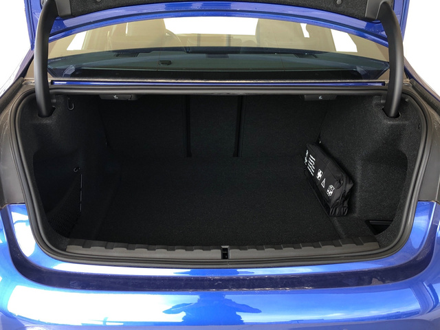 BMW Serie 3 320d color Azul. Año 2025. 140KW(190CV). Diésel. En concesionario Vehinter Getafe de Madrid