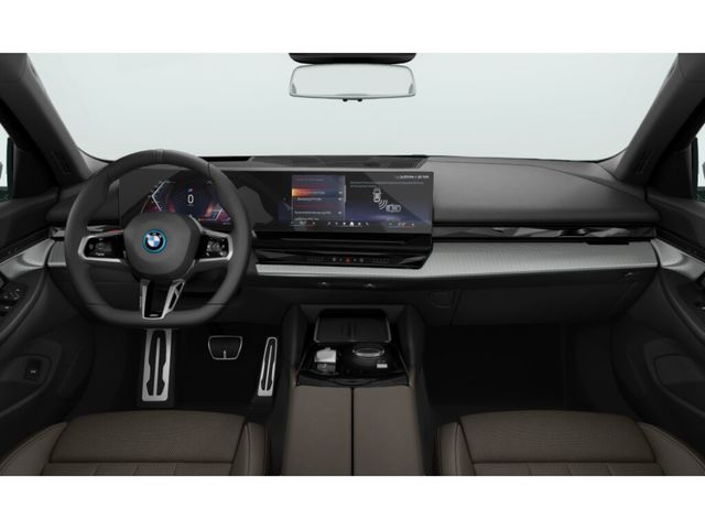 BMW i5 eDrive40 color Gris. Año 2023. 250KW(340CV). Eléctrico. En concesionario Augusta Aragon S.A. de Zaragoza