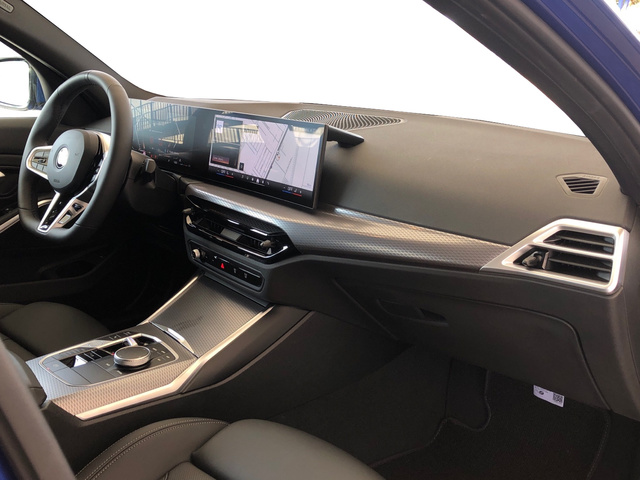 BMW Serie 3 318d color Azul. Año 2025. 110KW(150CV). Diésel. En concesionario Vehinter Getafe de Madrid