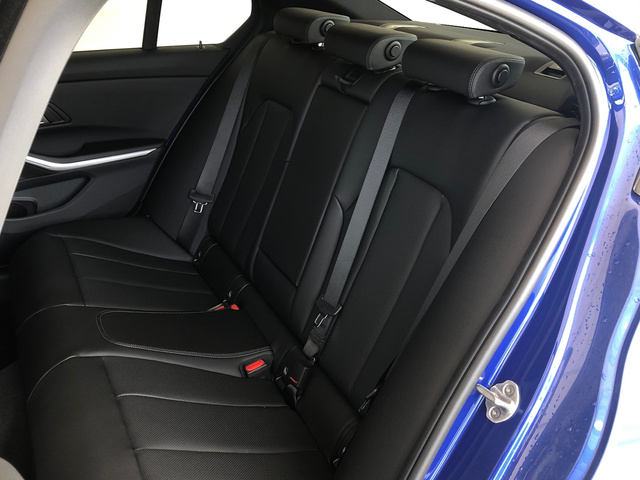 BMW Serie 3 318d color Azul. Año 2025. 110KW(150CV). Diésel. En concesionario Vehinter Getafe de Madrid