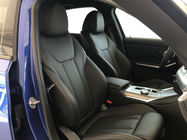 BMW Serie 3 318d color Azul. Año 2025. 110KW(150CV). Diésel. En concesionario Vehinter Getafe de Madrid