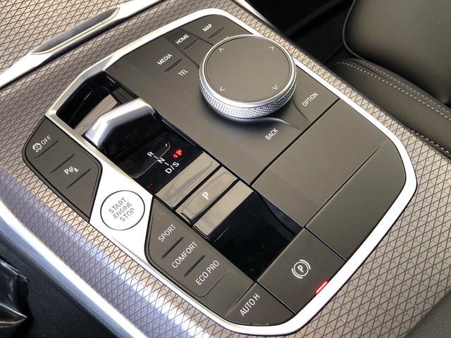 BMW Serie 3 318d color Azul. Año 2025. 110KW(150CV). Diésel. En concesionario Vehinter Getafe de Madrid