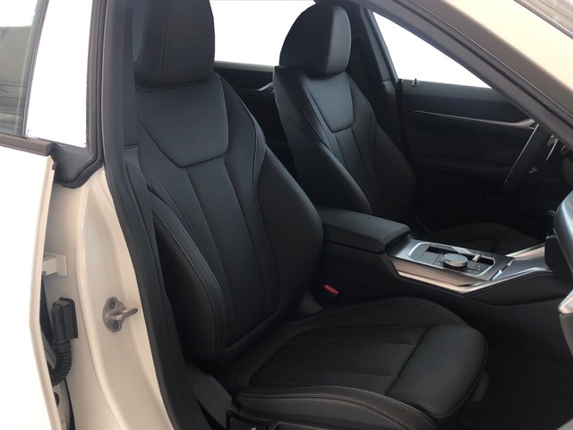 BMW Serie 4 420d Gran Coupe color Blanco. Año 2025. 140KW(190CV). Diésel. En concesionario Vehinter Getafe de Madrid