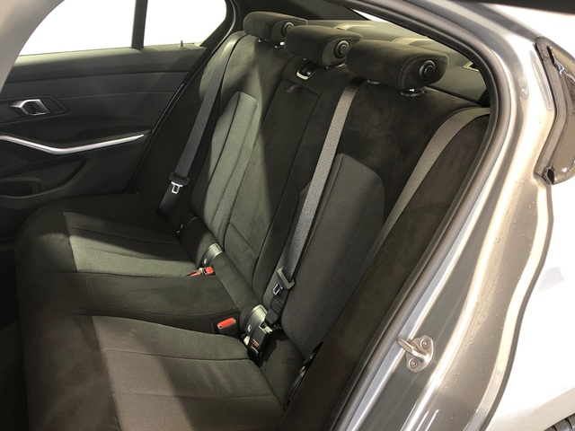 BMW Serie 3 320d color Gris. Año 2025. 140KW(190CV). Diésel. En concesionario Vehinter Getafe de Madrid