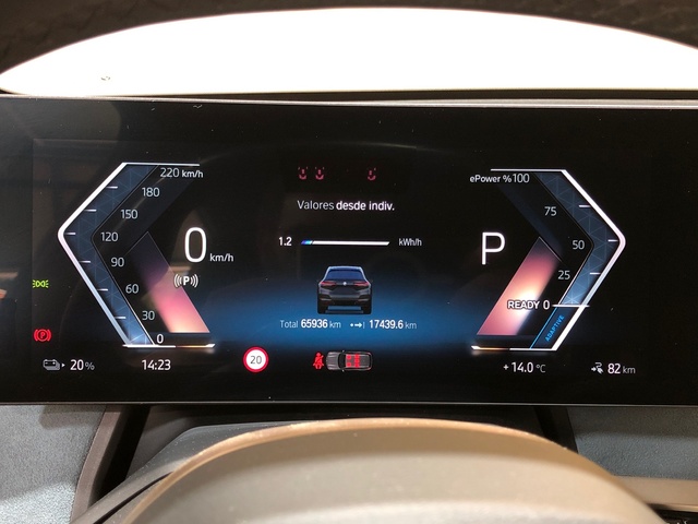 BMW iX xDrive40 color Negro. Año 2021. 240KW(326CV). Eléctrico. En concesionario Movilnorte El Plantio de Madrid