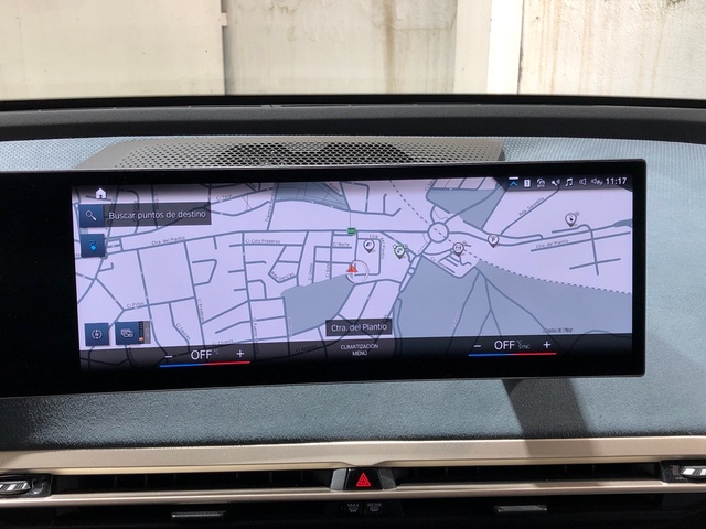 BMW iX xDrive40 color Negro. Año 2021. 240KW(326CV). Eléctrico. En concesionario Movilnorte El Plantio de Madrid