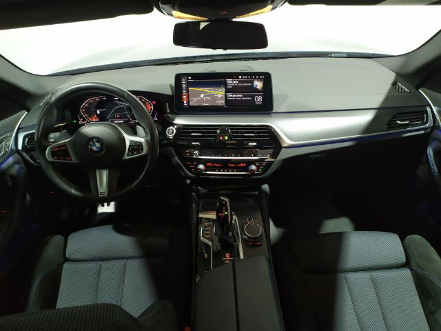 BMW Serie 5 520d color Azul. Año 2022. 140KW(190CV). Diésel. En concesionario Hispamovil, Orihuela de Alicante