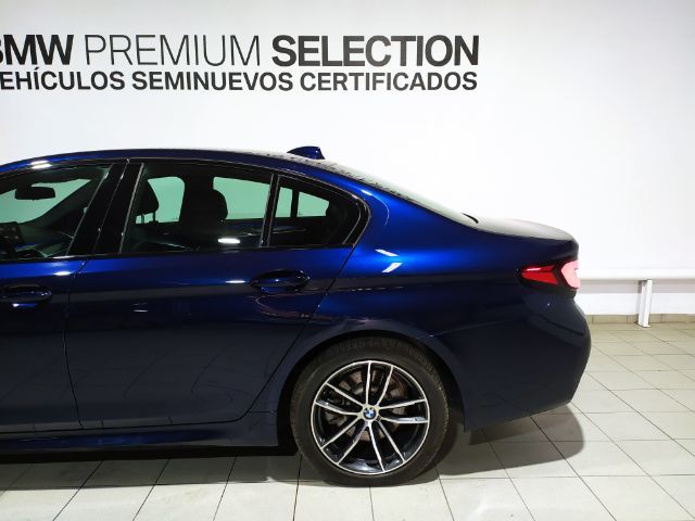 BMW Serie 5 520d color Azul. Año 2022. 140KW(190CV). Diésel. En concesionario Hispamovil, Orihuela de Alicante