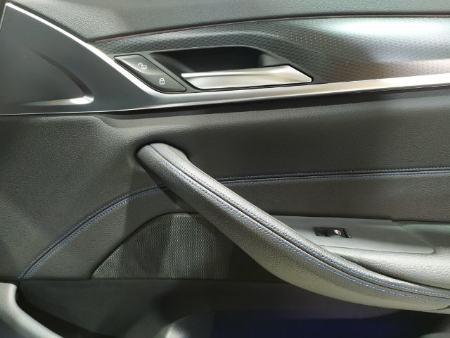 BMW Serie 5 520d color Azul. Año 2022. 140KW(190CV). Diésel. En concesionario Hispamovil, Orihuela de Alicante