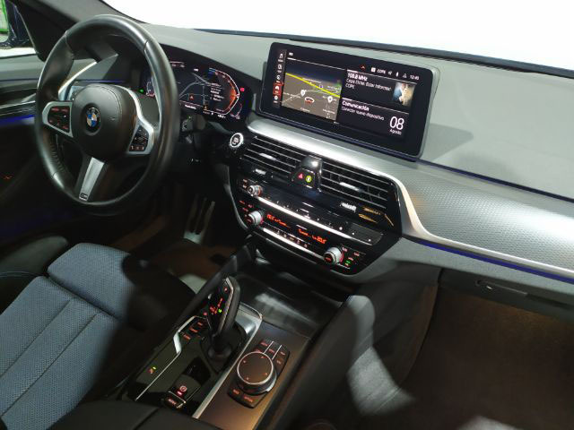 BMW Serie 5 520d color Azul. Año 2022. 140KW(190CV). Diésel. En concesionario Hispamovil, Orihuela de Alicante