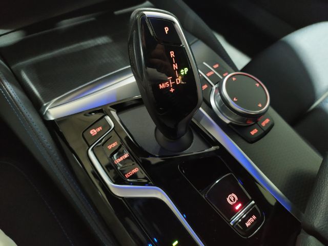 BMW Serie 5 520d color Azul. Año 2022. 140KW(190CV). Diésel. En concesionario Hispamovil, Orihuela de Alicante