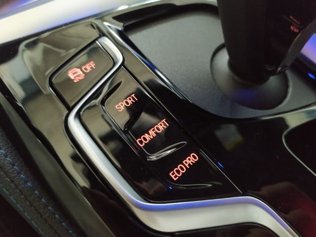 BMW Serie 5 520d color Azul. Año 2022. 140KW(190CV). Diésel. En concesionario Hispamovil, Orihuela de Alicante