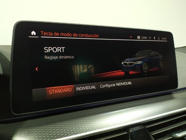 BMW Serie 5 520d color Azul. Año 2022. 140KW(190CV). Diésel. En concesionario Hispamovil, Orihuela de Alicante