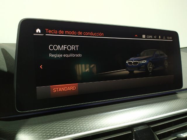 BMW Serie 5 520d color Azul. Año 2022. 140KW(190CV). Diésel. En concesionario Hispamovil, Orihuela de Alicante