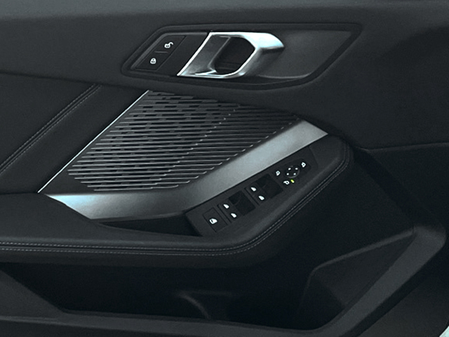 BMW Serie 1 120i color Blanco. Año 2025. 125KW(170CV). Gasolina. En concesionario MURCIA PREMIUM S.L. JUAN CARLOS I de Murcia