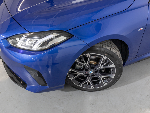 BMW Serie 1 120d color Azul. Año 2025. 120KW(163CV). Diésel. En concesionario Oliva Motor Girona de Girona