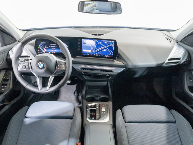 BMW Serie 1 120d color Azul. Año 2025. 120KW(163CV). Diésel. En concesionario Oliva Motor Girona de Girona