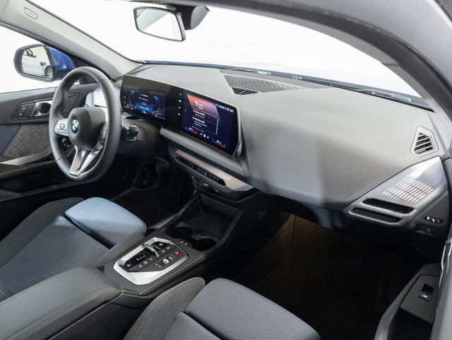 BMW Serie 1 120d color Azul. Año 2025. 120KW(163CV). Diésel. En concesionario Oliva Motor Girona de Girona