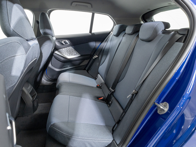 BMW Serie 1 120d color Azul. Año 2025. 120KW(163CV). Diésel. En concesionario Oliva Motor Girona de Girona