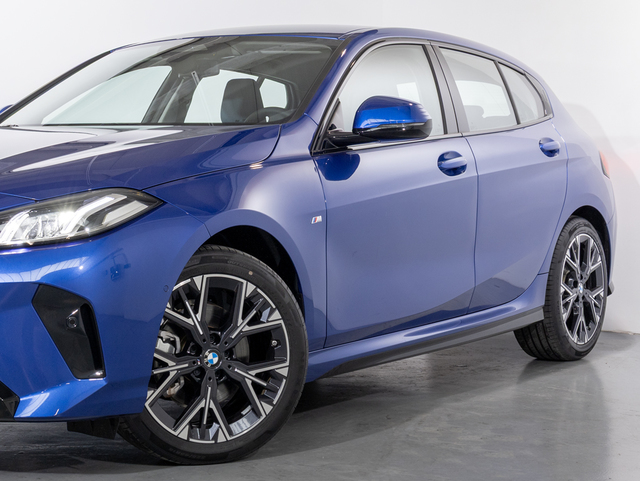 BMW Serie 1 120d color Azul. Año 2025. 120KW(163CV). Diésel. En concesionario Oliva Motor Girona de Girona
