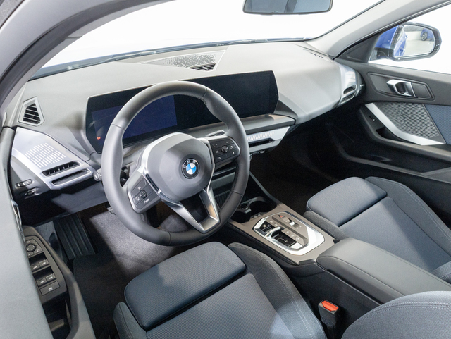 BMW Serie 1 120d color Azul. Año 2025. 120KW(163CV). Diésel. En concesionario Oliva Motor Girona de Girona