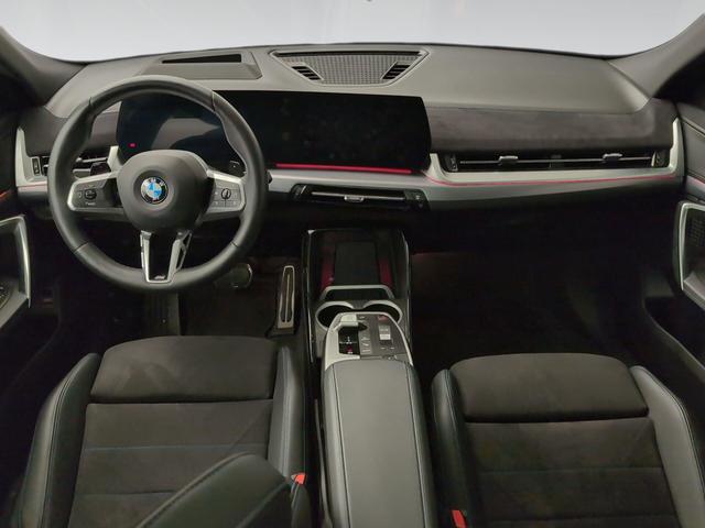 BMW X2 sDrive20i color Negro. Año 2024. 125KW(170CV). Gasolina. En concesionario Automotor Premium Marbella - Málaga de Málaga