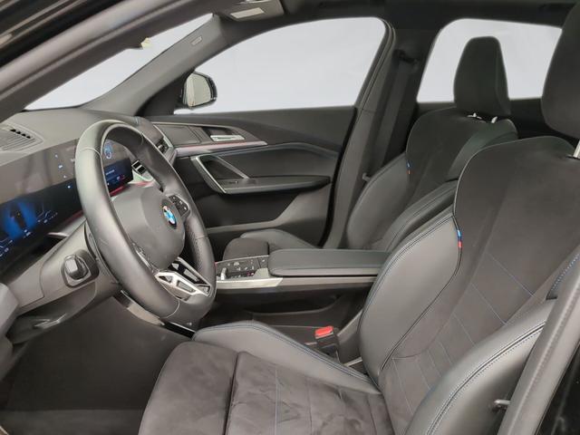 BMW X2 sDrive20i color Negro. Año 2024. 125KW(170CV). Gasolina. En concesionario Automotor Premium Marbella - Málaga de Málaga