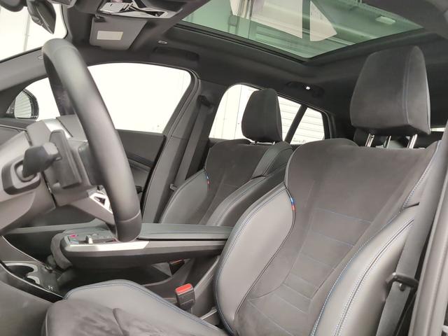 BMW X2 sDrive20i color Negro. Año 2024. 125KW(170CV). Gasolina. En concesionario Automotor Premium Marbella - Málaga de Málaga