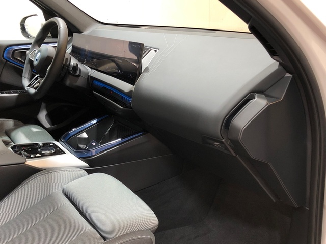 BMW X3 xDrive30e color Gris. Año 2025. 220KW(299CV). Híbrido Electro/Gasolina. En concesionario Movilnorte El Plantio de Madrid