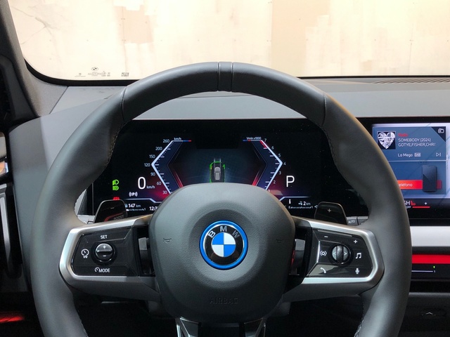 BMW X3 xDrive30e color Gris. Año 2025. 220KW(299CV). Híbrido Electro/Gasolina. En concesionario Movilnorte El Plantio de Madrid