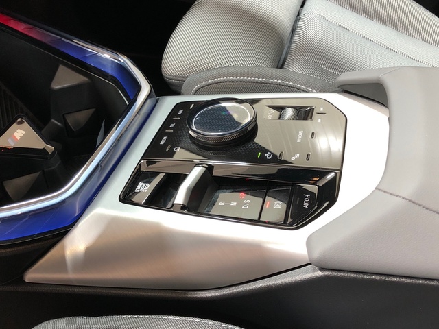 BMW X3 xDrive30e color Gris. Año 2025. 220KW(299CV). Híbrido Electro/Gasolina. En concesionario Movilnorte El Plantio de Madrid