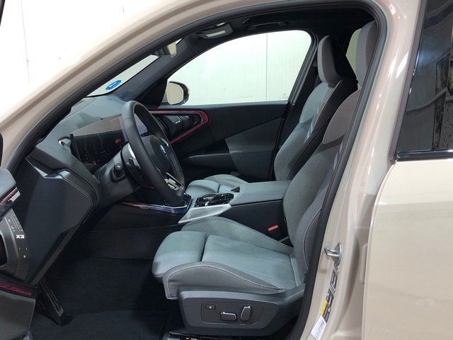 BMW X3 xDrive30e color Gris. Año 2025. 220KW(299CV). Híbrido Electro/Gasolina. En concesionario Movilnorte El Plantio de Madrid