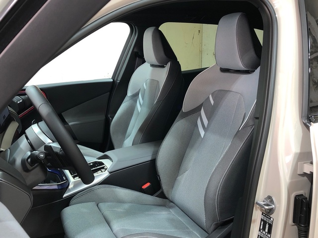 BMW X3 xDrive30e color Gris. Año 2025. 220KW(299CV). Híbrido Electro/Gasolina. En concesionario Movilnorte El Plantio de Madrid