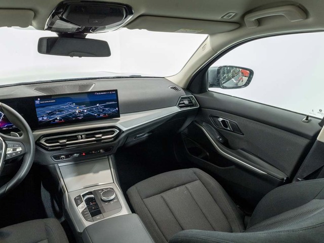 BMW Serie 3 320e color Gris. Año 2024. 150KW(204CV). Híbrido Electro/Gasolina. En concesionario Oliva Motor Girona de Girona