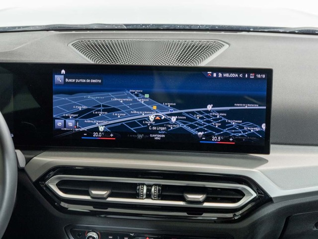 BMW Serie 3 320e color Gris. Año 2024. 150KW(204CV). Híbrido Electro/Gasolina. En concesionario Oliva Motor Girona de Girona