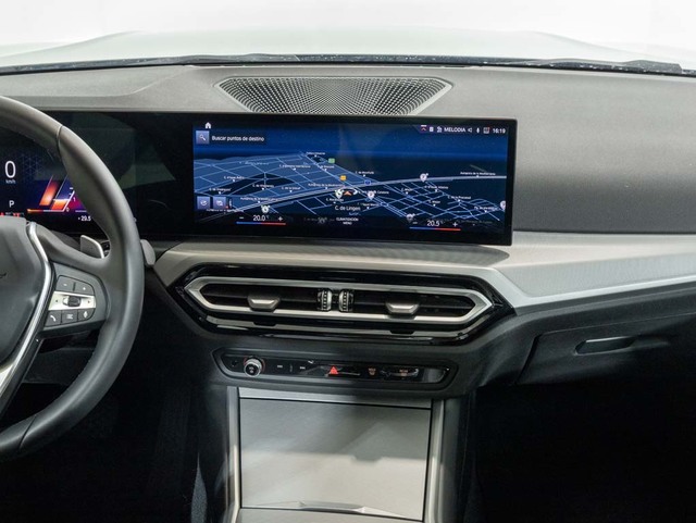 BMW Serie 3 320e color Gris. Año 2024. 150KW(204CV). Híbrido Electro/Gasolina. En concesionario Oliva Motor Girona de Girona