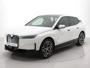 BMW iX xDrive40 color Blanco. Ano 2021. 240KW(326CV). Elétrico. 
