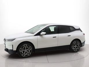 BMW iX xDrive40 color Blanco. Ano 2021. 240KW(326CV). Elétrico. 