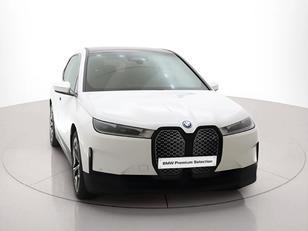 BMW iX xDrive40 color Blanco. Ano 2021. 240KW(326CV). Elétrico. 