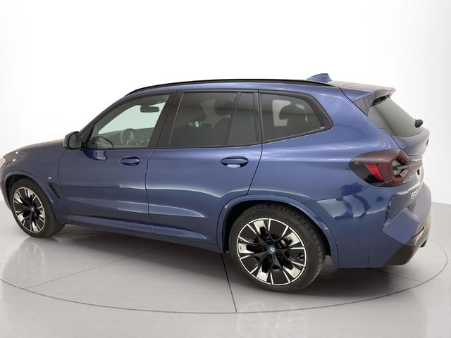 BMW iX3 iX3 80 kWh color Azul. Año 2022. 210KW(286CV). Elétrico. En concesionario BMW Group Portugal Outlet de Oeiras
